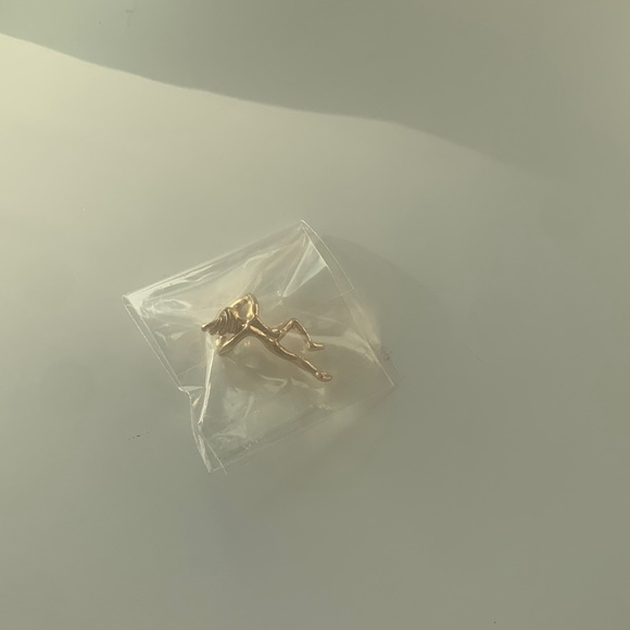 1PC Gold  Color Figure Shaped Earrings Ear Clip - Picture 3 of 7